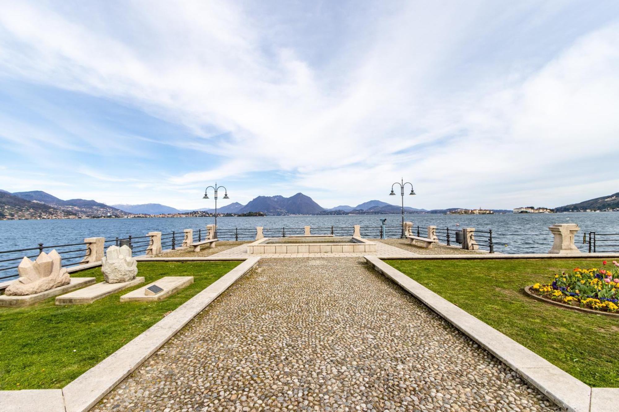 Golden Lake - Luxury Apartment ☆☆☆☆☆ - 100M From The Lake 바메노 외부 사진