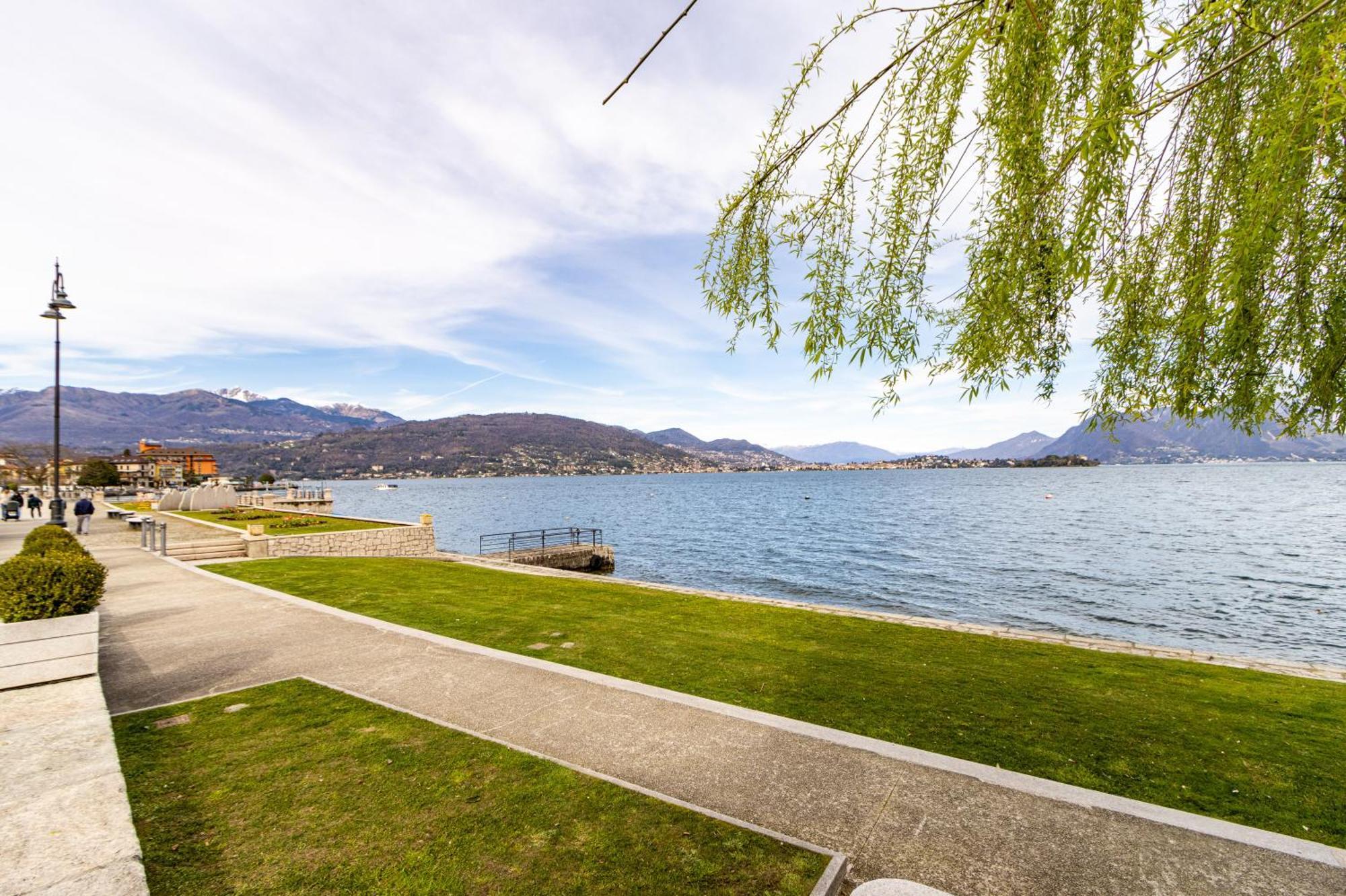 Golden Lake - Luxury Apartment ☆☆☆☆☆ - 100M From The Lake 바메노 외부 사진